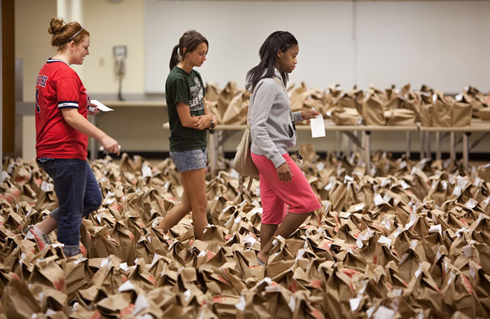 Students, pictured picking up their textbooks in the fall, are required to return their textbooks during the final week of the semester. (Northwest Missouri State University photo)