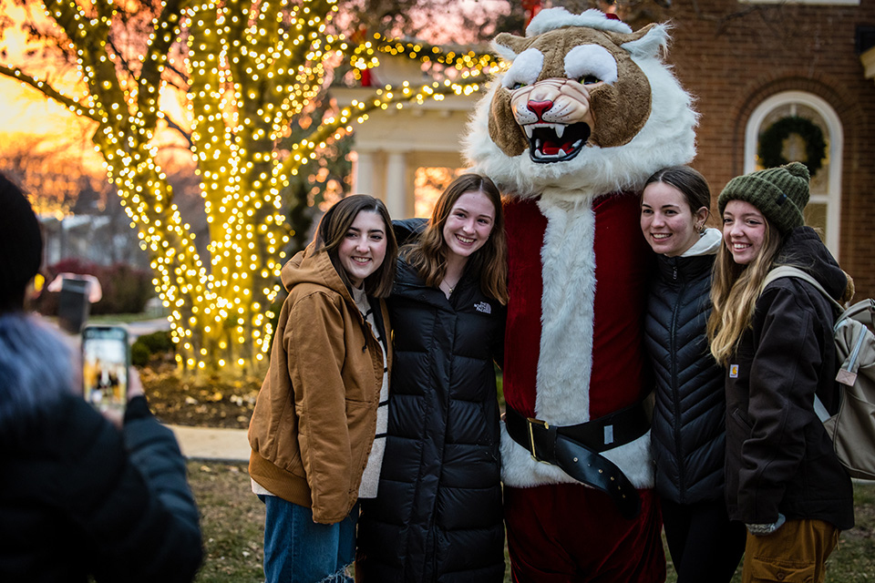 Northwest celebrates holiday season with annual tree-lighting