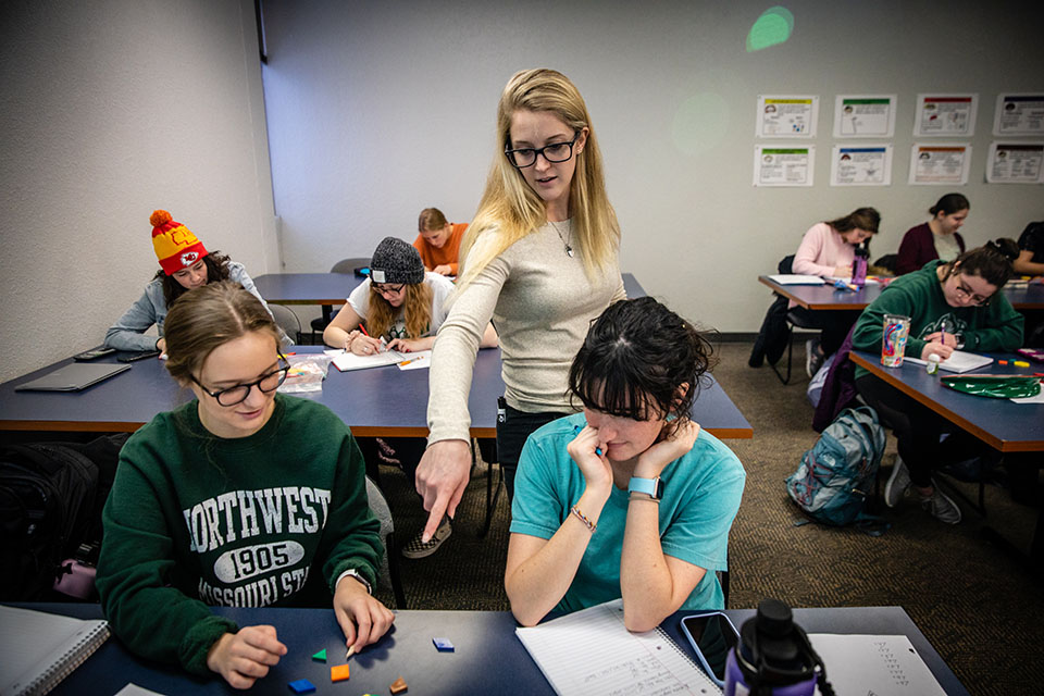 5 in College of Arts and Sciences receive Dean’s Compass Awards